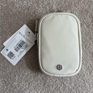 Lululemon Clippable Nano Pouch NWT LTIV/SLVR